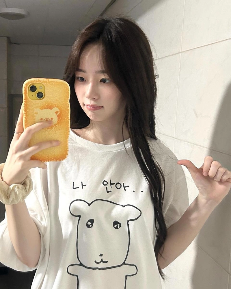 “나를 안거라”…설지원, 부드러운 시선→귀여움 절정 셀카 / 배우 설지원 인스타그램