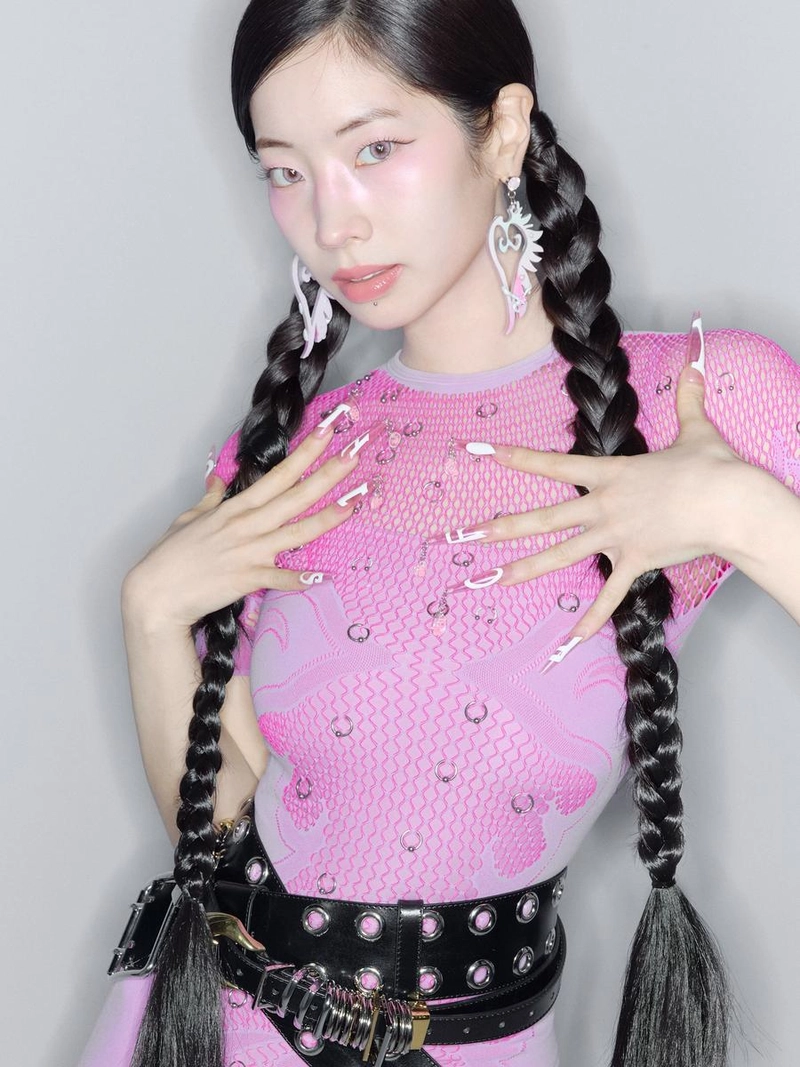 “시선이 머무는 순간”…다현, 핑크빛 변신→몽환적 에너지 확산 / 걸그룹 트와이스 다현 인스타그램