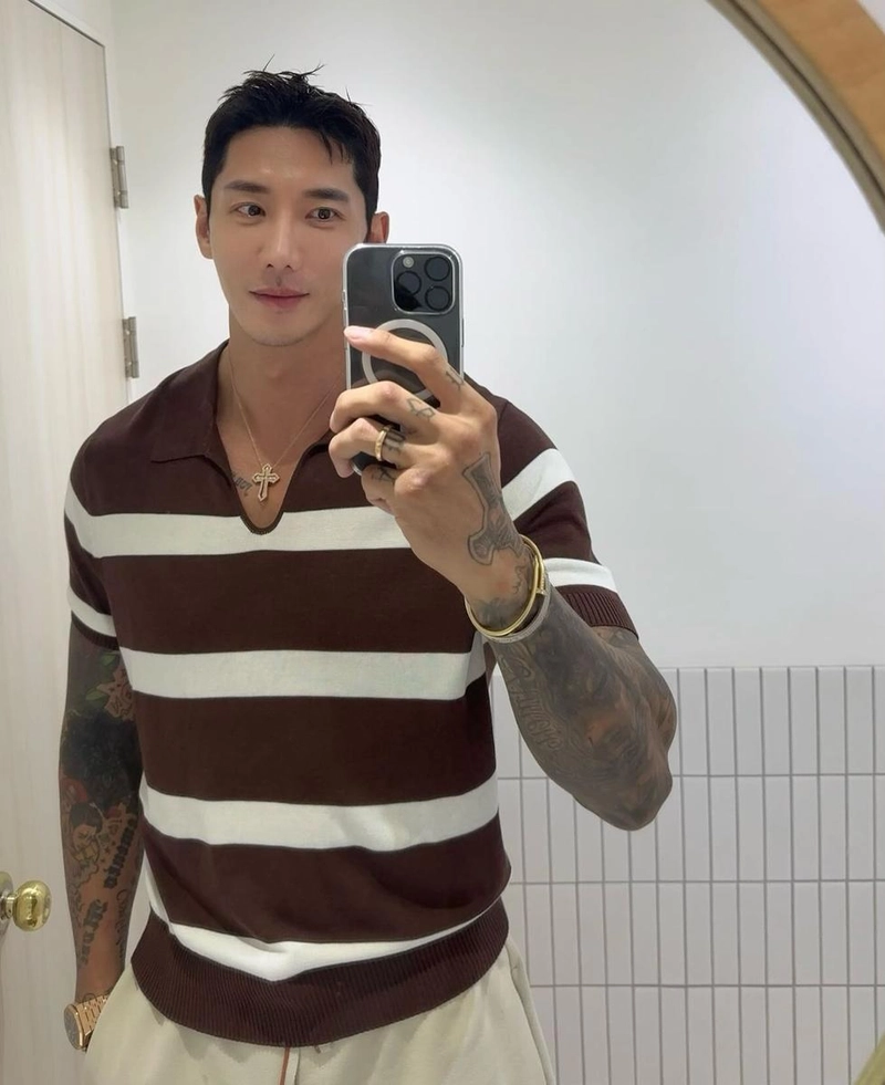 “새로운 마음가짐”…구현호, 거울 앞 미소→여름·성장 담은 순간 / 모델 구현호 인스타그램