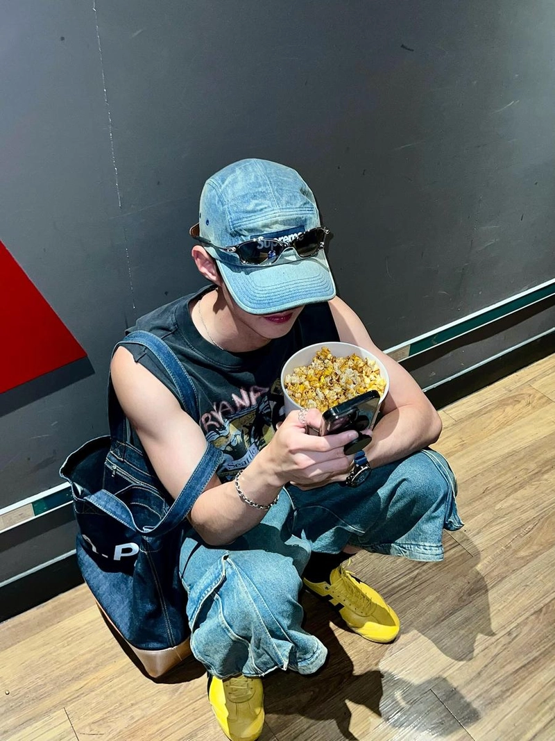 “뜨거운 오후, 한껏 자유롭게”…여원, 여름무드→힙한 에너지 폭발 / 그룹 펜타곤 여원 여창구 인스타그램