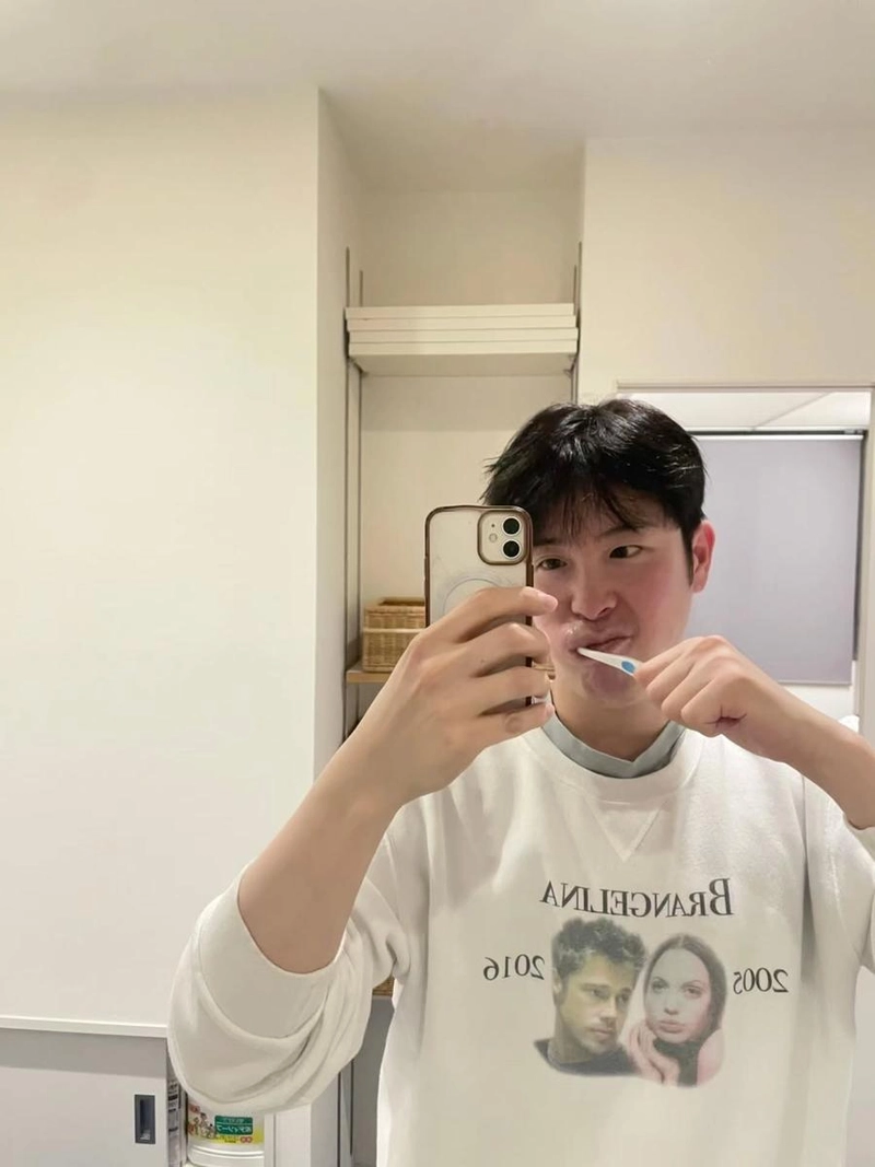 “치카포카 춉춉춉”…피오, 일상 속 소년미→순수의 정오 셀카 / 그룹 블락비 피오 인스타그램