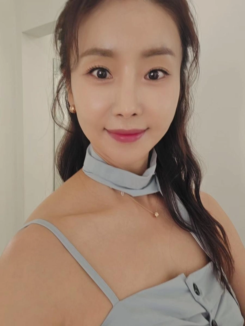 “투명한 여름, 담담한 시선”…한다감, 고요한 오후→청아한 여운 / 배우 한다감 인스타그램