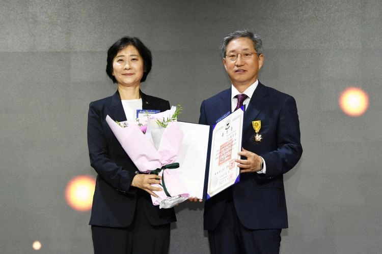 국민훈장 수상…SBS 방문신 사장, 인구문제 어젠다 확산→공익방송의 역할 부각 / SBS