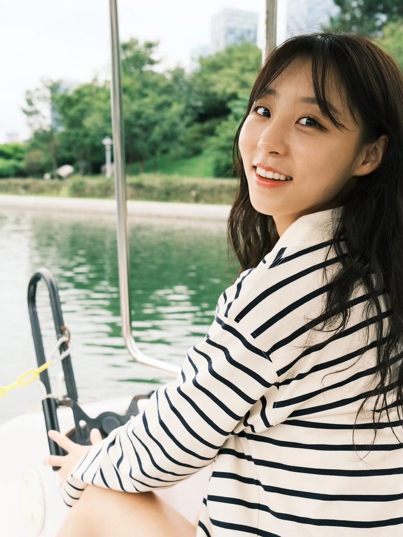 “여름 바람 머금은 미소”…송서린, 휴식 같은 순간→청량 감성 폭발 / 배우 송서린 인스타그램