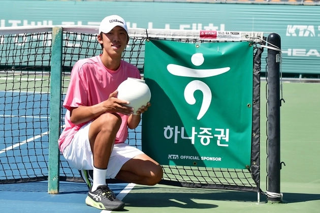 “2-0 완승”…맹민석·권지민, 대한테니스협회장배 대학부 단식 우승 / 연합뉴스