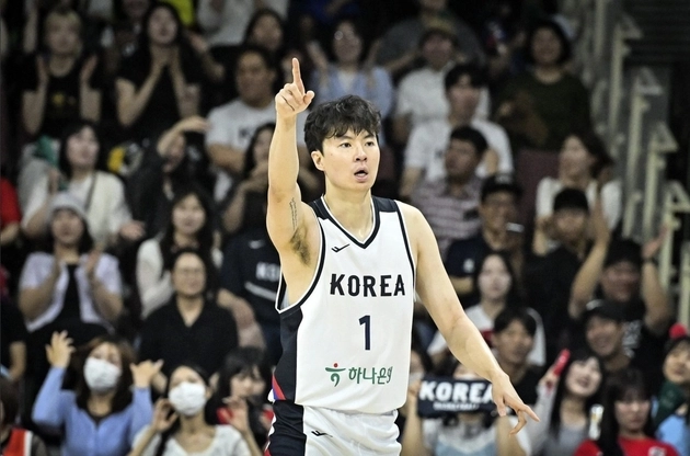 “3점슛 18개 폭발”…이현중, 25점 맹활약 일본전 대승 견인 / 연합뉴스