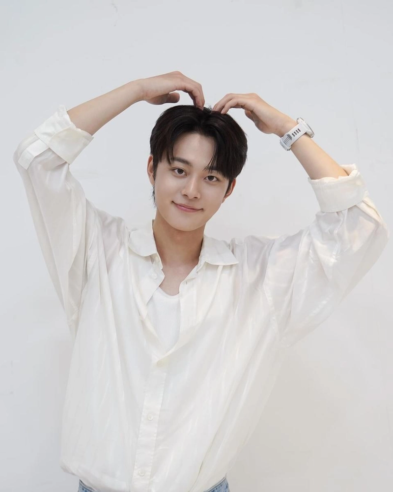 “눈빛에 온기가 머무는 순간”…유선호, 환한 미소로→사랑스러움 폭발 / 배우 유선호 인스타그램