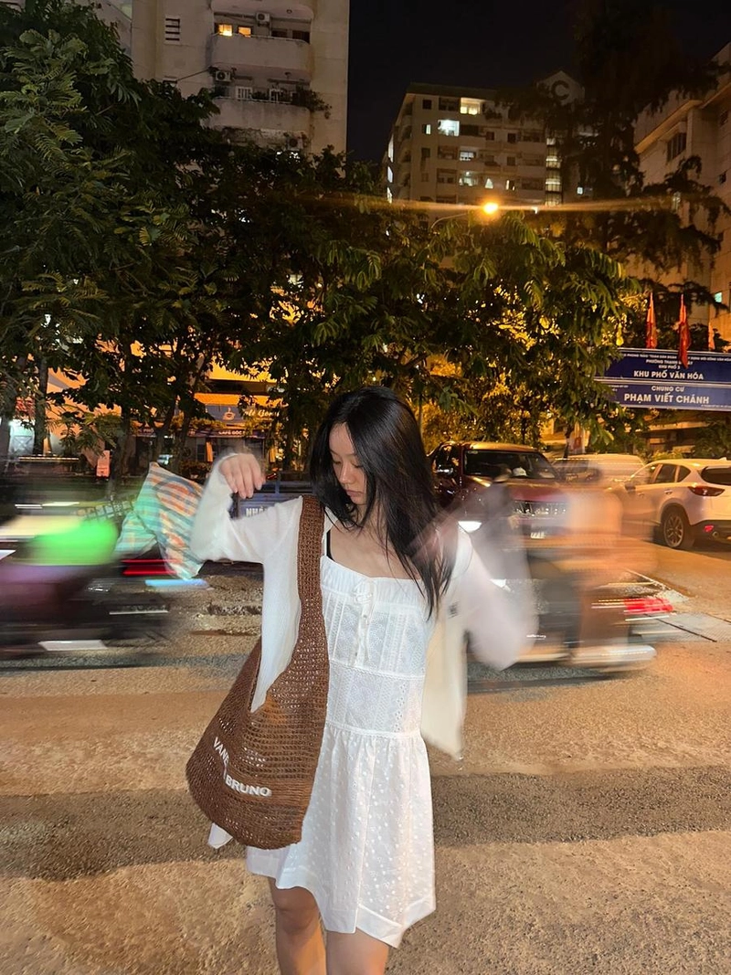 “밥을 엄청 많이 먹고 나왔는데”…혜리, 여름 밤 산책→수수한 감성 폭발 / 걸그룹 걸스데이 혜리 인스타그램