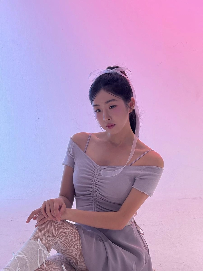 “꿈결처럼 스며드는 무드”…안지현, 몽환적 앉은 자세→청초한 여름 변신 / 치어리더 안지현 인스타그램