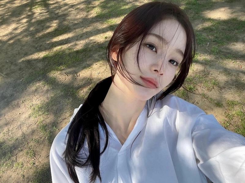 “눈부신 순간, 머물고 싶어져”…오세영, 슬며시 젖은 여름→맑은 청초미 / 배우 오세영 인스타그램
