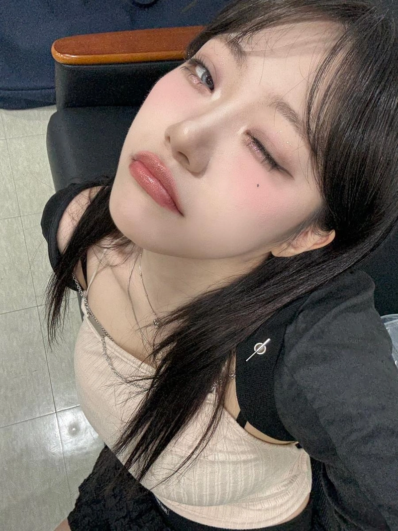 “배고파 제일 좋아하는 음식 뭐야”…김지원, 새벽 무드→솔직한 매력 폭발 / 걸그룹 시그니처 김지원 인스타그램