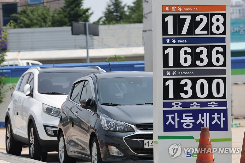 주유소 휘발유 1,667.5원…4주 만에 하락 전환