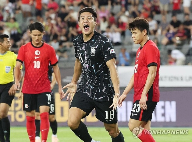 “22년 만에 아버지 뒤이어 골”…이호재, 홍콩전 A매치 데뷔골로 승리 견인 / 연합뉴스