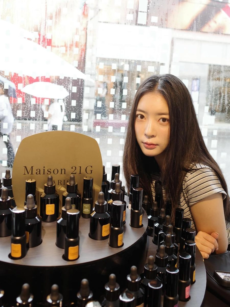 “물방울처럼 고요하게”…조아영, 여름비 속 시선 압도→섬세한 존재감 / 배우 조아영 인스타그램
