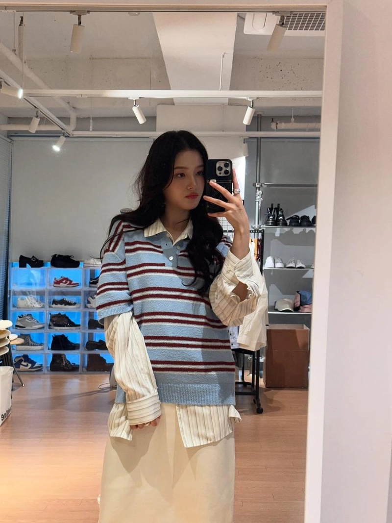 “청량한 여름 오후”…낸시, 스트라이프 무드→거울 속 몽환적 변신 / 걸그룹 모모랜드 낸시 이그루 인스타그램
