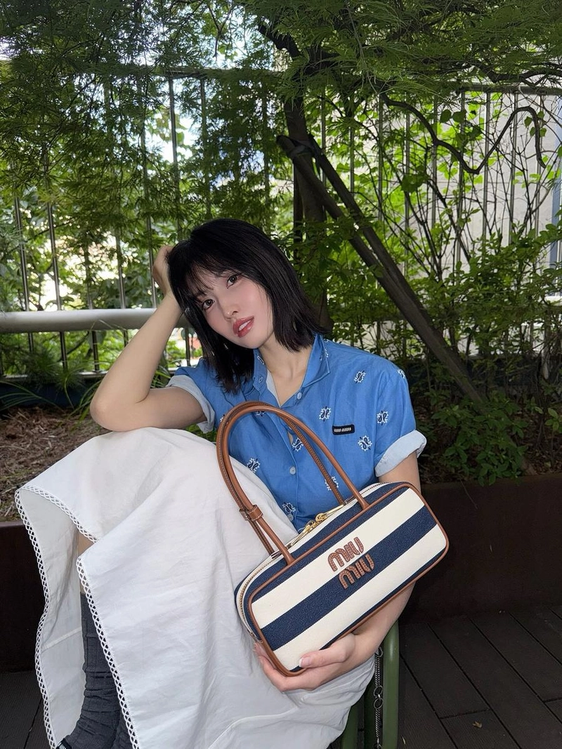 “완벽한 선택이란 이런 것”…트와이스 모모, 여름 속 담백한 시선→클래식 무드 / 걸그룹 트와이스 모모 인스타그램