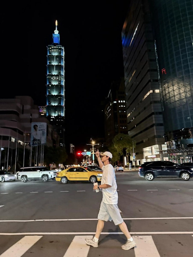 “도심의 열기 속 휴식”…이도현, 타이베이 밤거리→여름 감성 산책 / 배우 이도현 인스타그램