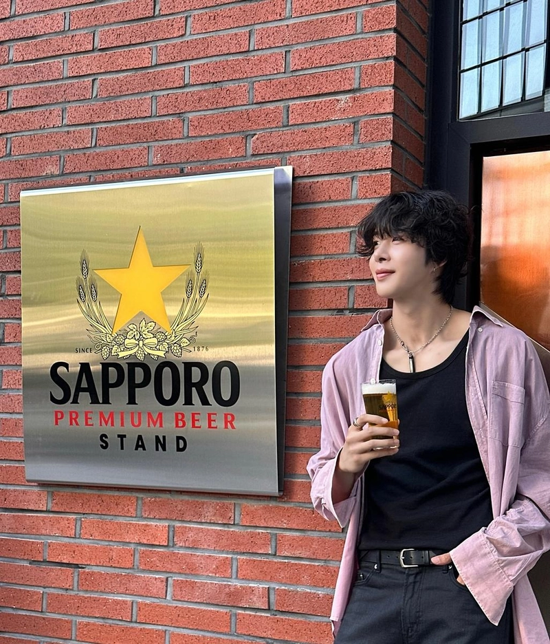 “SAPPORO 아래 담담한 시선”…윤서우, 여름 오후의 여유→감각적 힐링 / 커플팰리스2 출연자 모델 윤서우 인스타그램