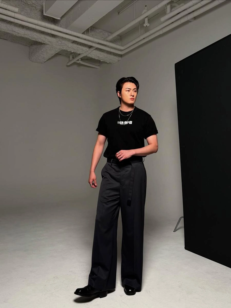 “단단한 시선이 머문 순간”…신승호, 강렬한 존재감→화보 같은 근황 / 배우 신승호 인스타그램