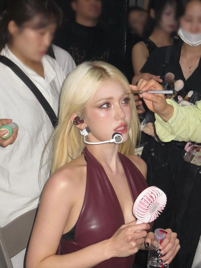 “엠카 EXTRA 컴백했어요”…전소미, 긴장 깃든 무대 뒤→도도한 눈빛 압도 / 가수 전소미 인스타그램