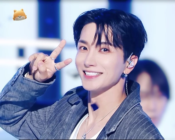 “미소로 전하는 오늘의 인사”…이특, 청량한 무대→여름날 환한 에너지 / 그룹 슈퍼주니어 이특 인스타그램