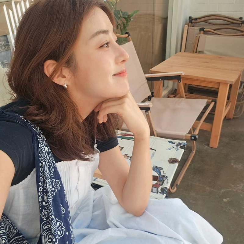 “북가좌동 나들이의 여유”…강소라, 햇살 담은 미소→일상 감성 충만 / 배우 강소라 인스타그램