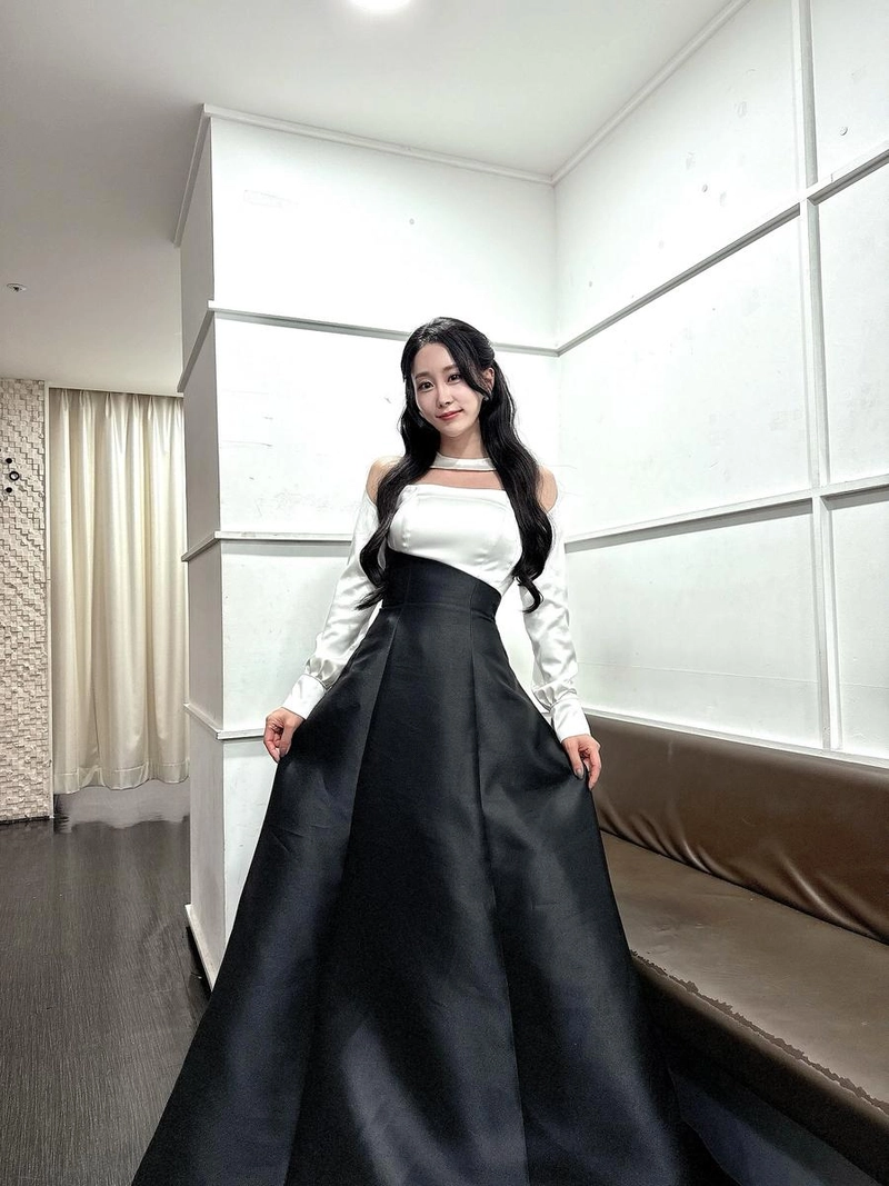 “오늘 밤, 달라지는 순간”…김의영, 고요한 대기→절제된 우아함 / 가수 김의영 인스타그램