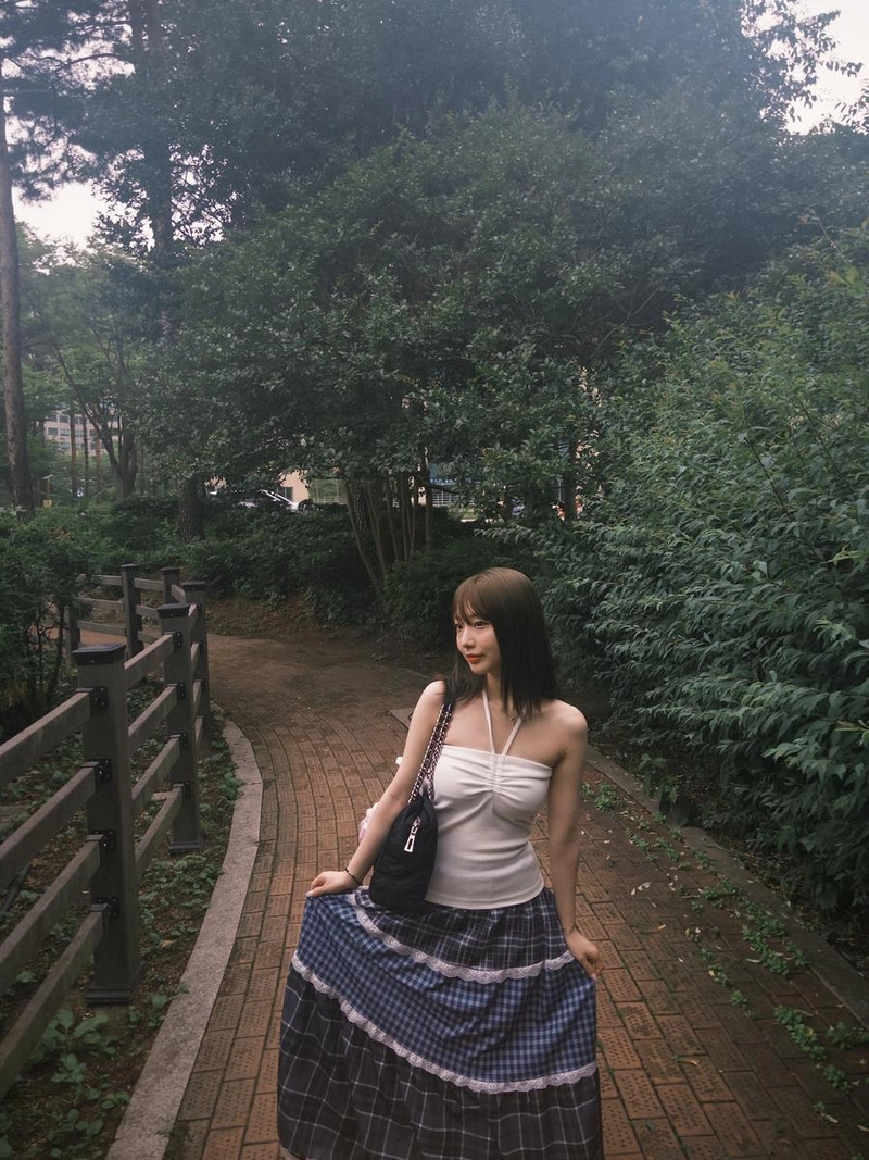 “고요한 산책길 위 여름 향기”…여진, 한적함 속 완벽한 청량→숲속 감성 폭발 / 걸그룹 루셈블 여진 인스타그램