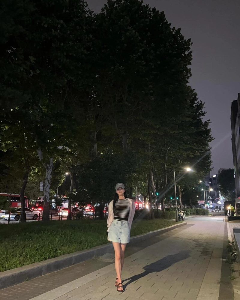 “시원한 밤 산책의 위로”…이제연, 여름 도심→청량한 휴식 포착 / 하트페어링 출연자 변호사 이제연 인스타그램