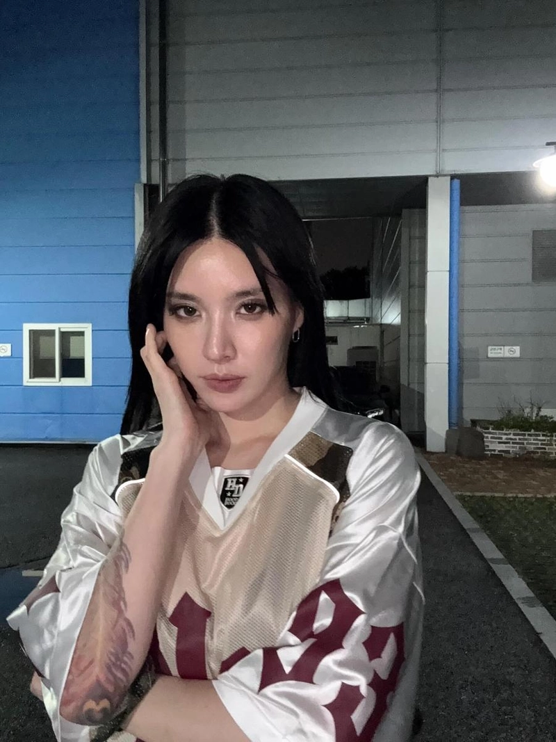 “마법같은 긴 머리 변신”…모니카, 밤공기 속 존재감→시선 압도 / 안무가 모니카 인스타그램