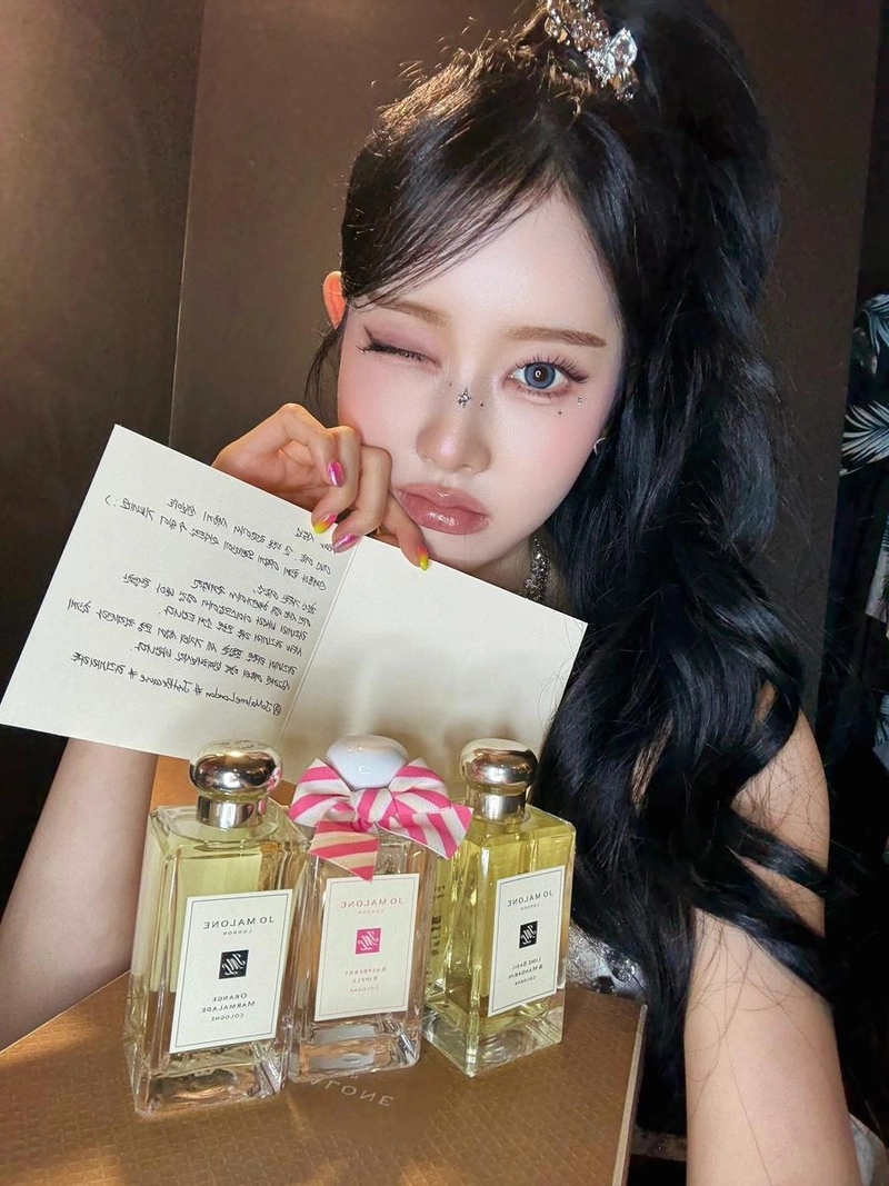 “올여름은 조말론처럼 달콤하게”…시은, 깊어진 눈빛→과즙미 청량 폭발 / 스테이씨 시은 인스타그램
