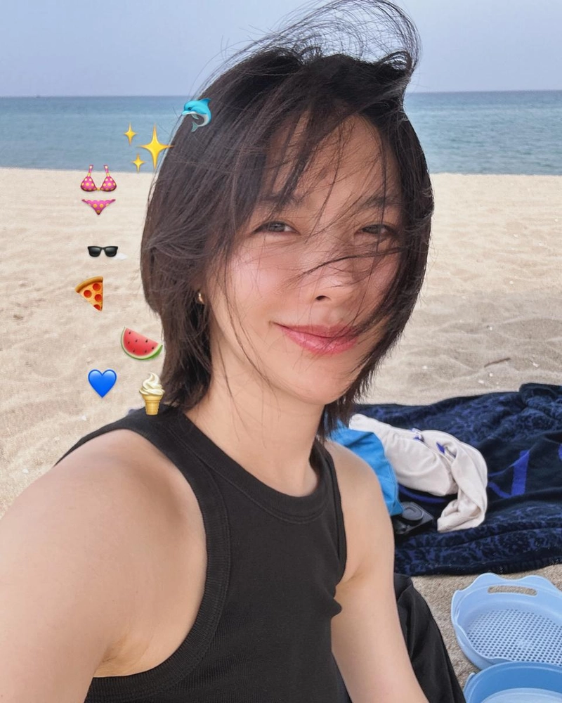 “둘이 오던 곳을 셋이서”…송주희, 첫 바다 앞 미소→여름 감성 폭발 / 배우 송주희 인스타그램