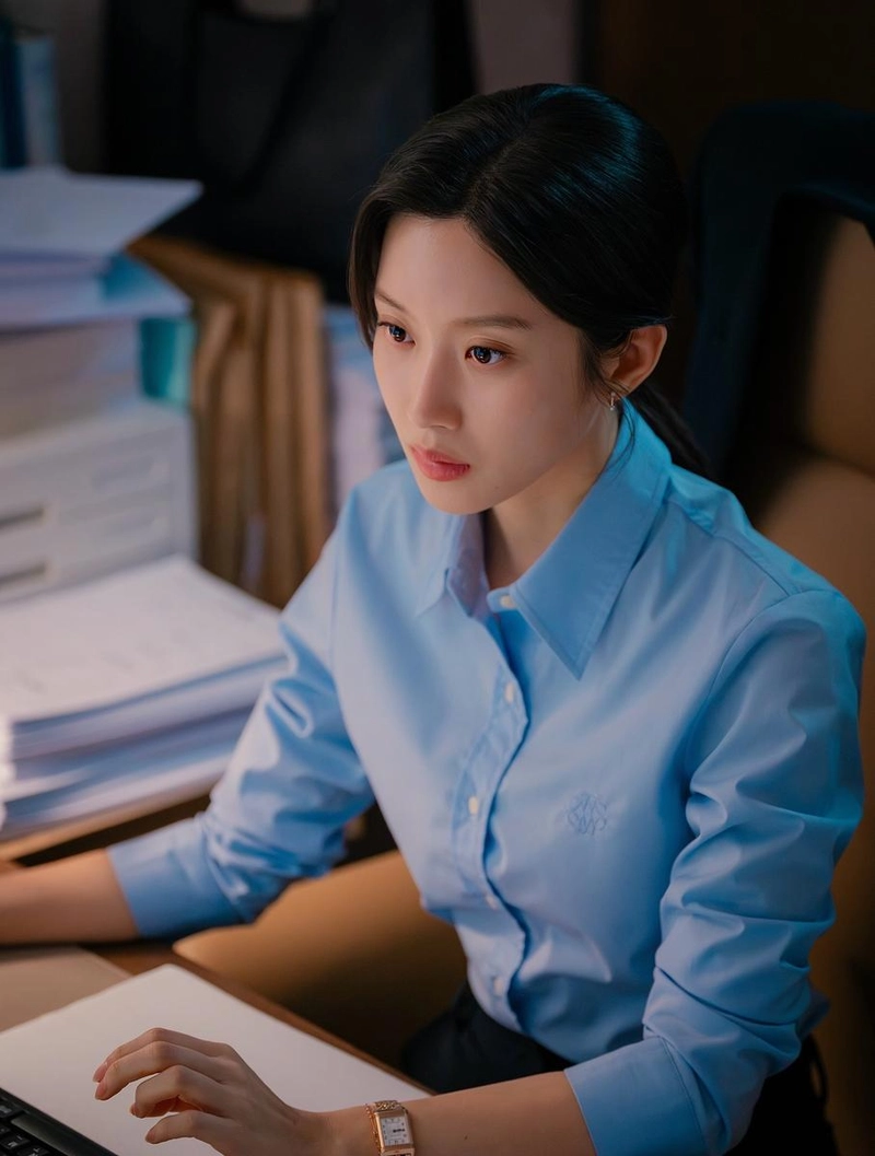 “조용히 파고드는 눈빛”…문가영, 밤공기 속 집중→묵직한 존재감 / 배우 문가영 인스타그램