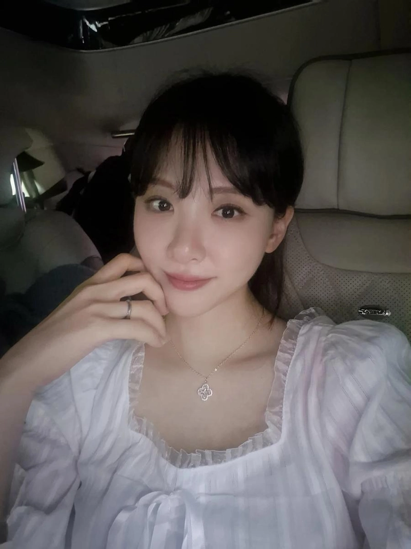 “술 안 마시는 날도 있습니다”…김민아, 맑은 미소→차분한 여름 셀카 / 방송인 김민아 인스타그램