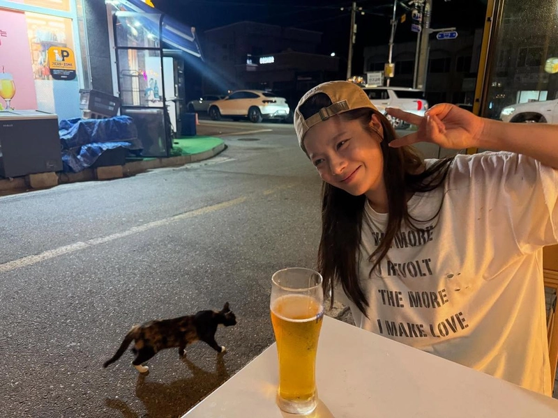 “야밤의 나른한 미소”…벤, 맥주 한 잔 곁에 여름 밤→친근 일상 / 가수 벤 인스타그램