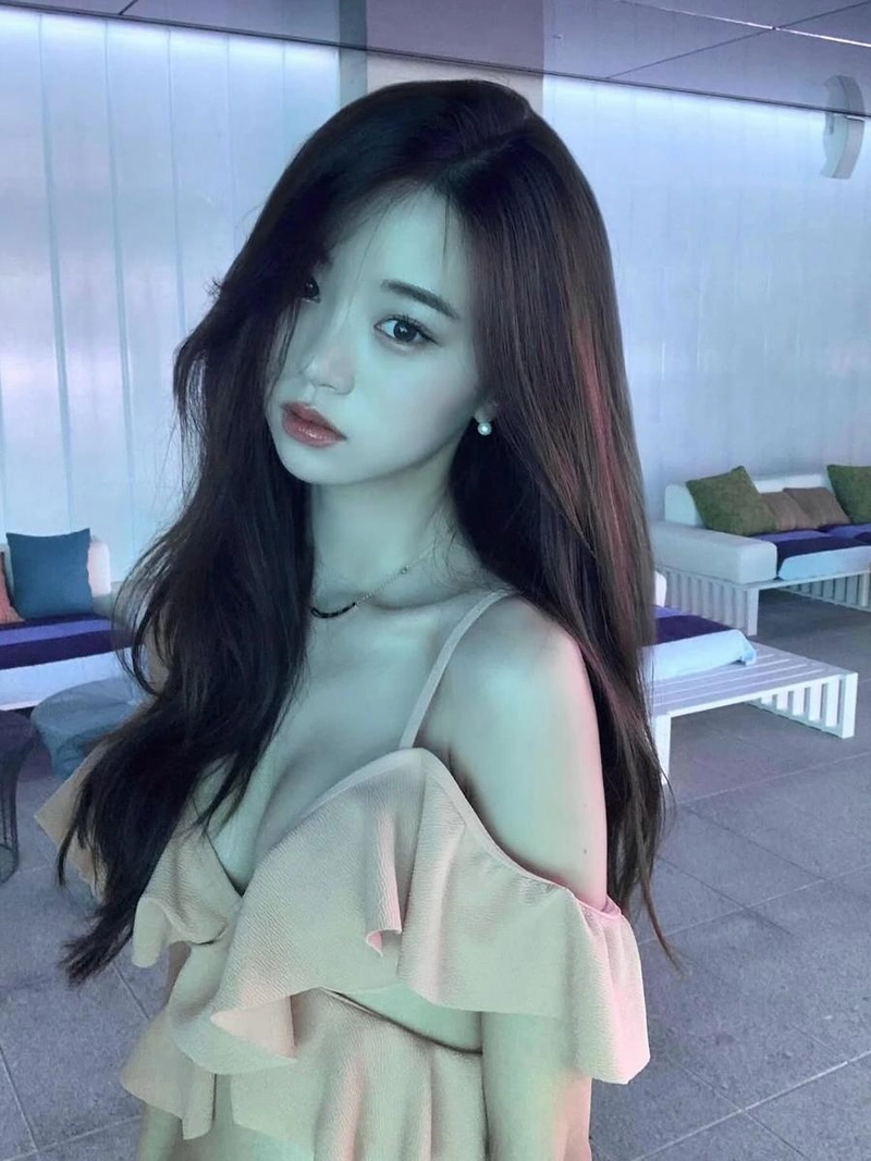 “이번 휴가는 오디로 가지”…윤영채, 여름 설렘→청량 시선 / 인플루언서 윤영채 인스타그램