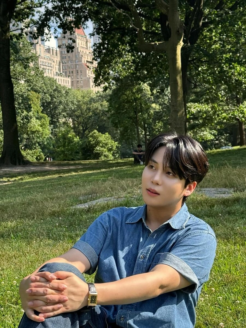 “푸른 초원 위 느린 시간”…종호, 잔잔한 시선→여름 햇살 속 사색 / 그룹 에이티즈 종호 인스타그램
