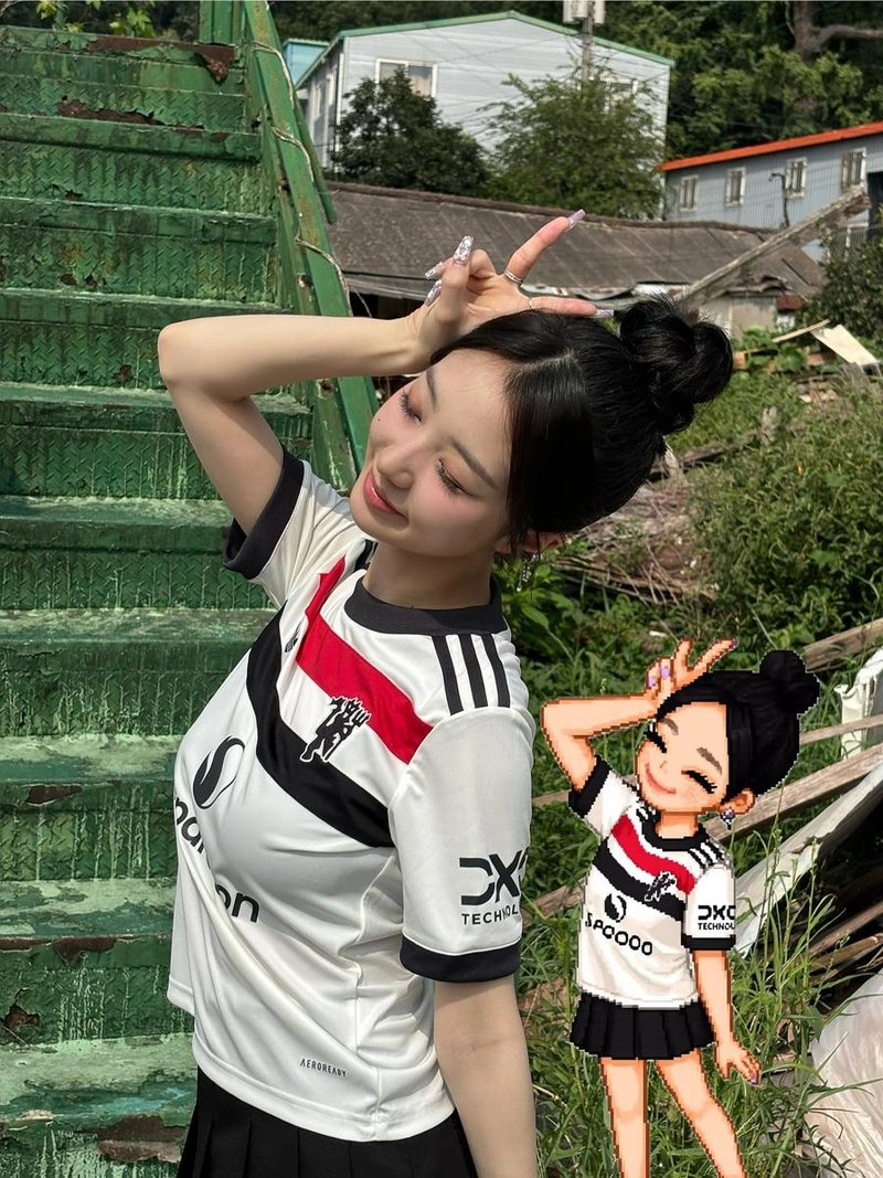 “손끝에 맴도는 여름의 재치”…여진, 환한 유쾌함→밝은 미소로 전율 / 걸그룹 루셈블 여진 인스타그램