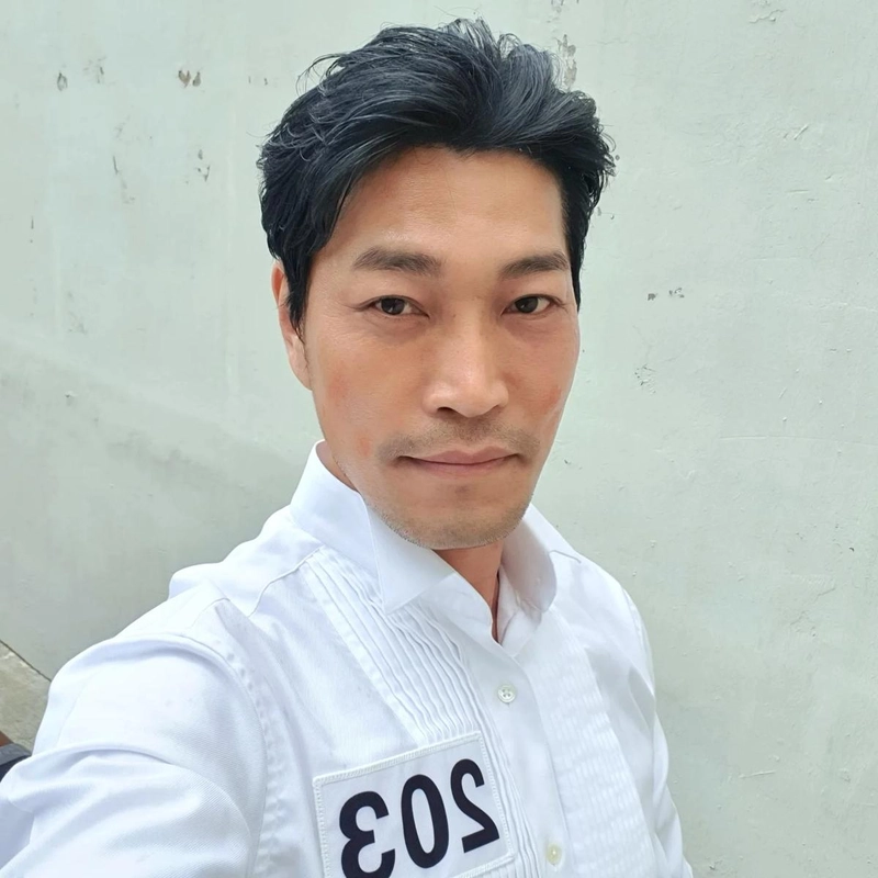 “뭔가,성악가 같은 느낌”…최귀화, 밝은 오후→환한 셔츠 셀카 / 배우 최귀화 인스타그램