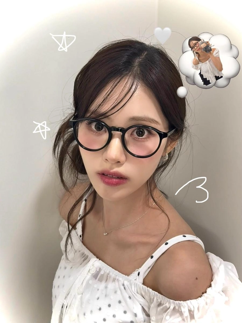 “나도 라부부”…박지원, 투명한 여름→수채화 셀카 / 걸그룹 프로미스나인 박지원 인스타그램