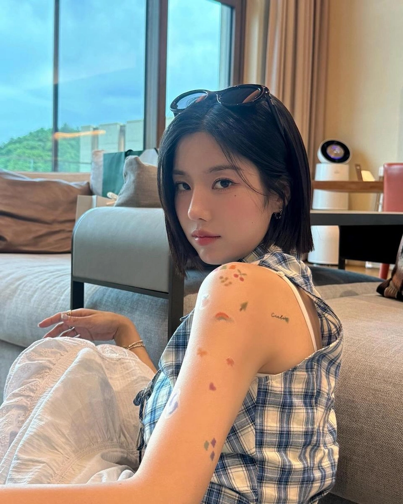 “여름아……”…권은비, 장난스런 시선→청량한 오후의 여운 / 가수 권은비 인스타그램