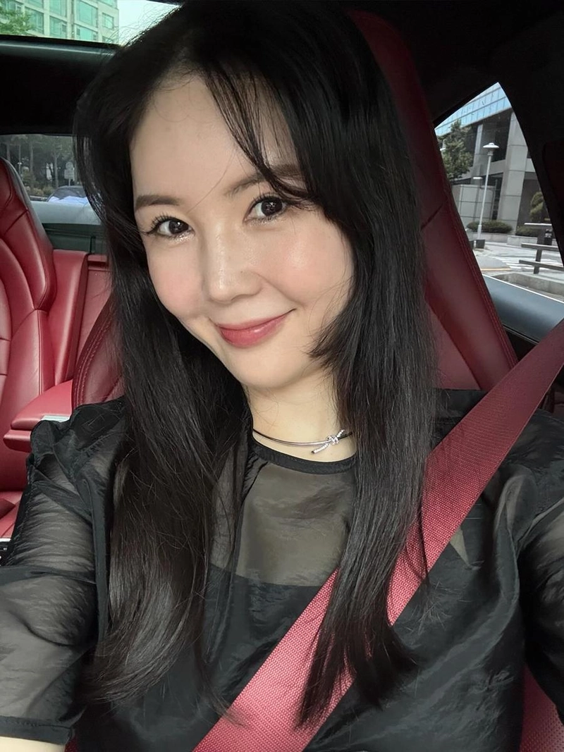 “오늘도 돌밥돌밥”…장영란, 셀프 메이크업→빛나는 미소 / 방송인 장영란 인스타그램
