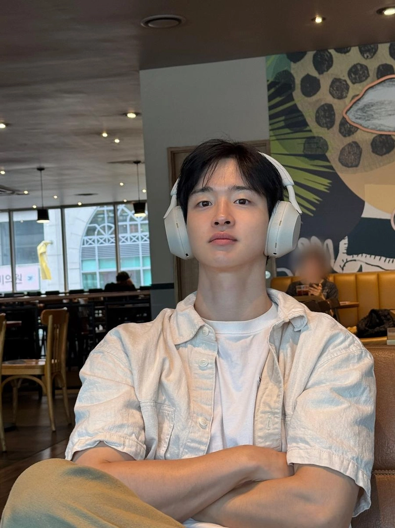 “생일 축하해 주셔서 감사합니다”…장동윤, 여름 오후 감각→잔잔한 온기 / 배우 장동윤 인스타그램
