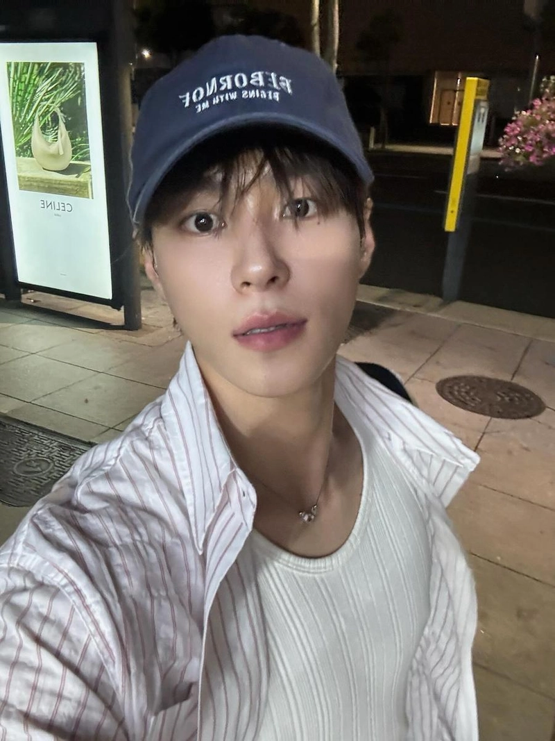 “행복하고 감사한 마음”…이상윤, 여름밤 산책→청량한 미소 한가득 / 하트페어링 출연자 모델 이상윤 인스타그램