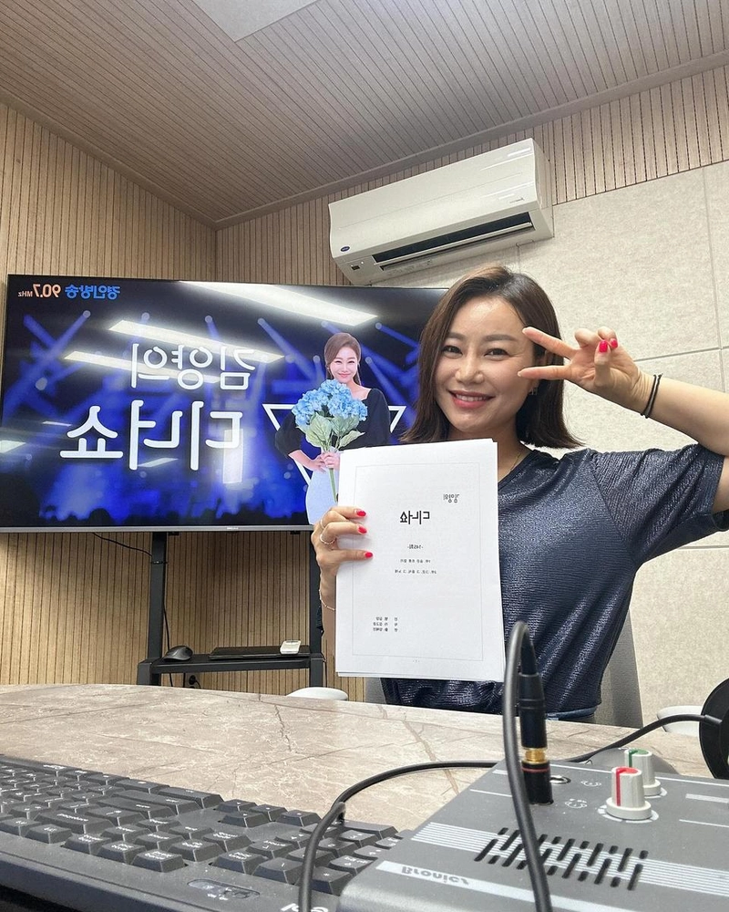 “추억은 그대로 남길게요”…김양, 청량한 미소→여름 라디오 감성 폭발 / 가수 김양 인스타그램
