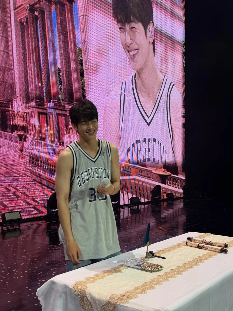 “환한 웃음이 번졌다”…차은우, 여름밤 무대 위→설렘 고조 순간 / 그룹 아스트로 차은우 인스타그램