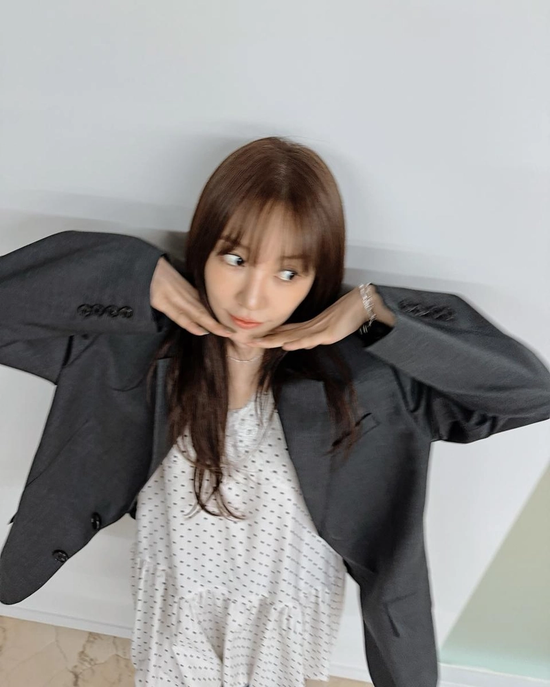 “잘자요”…윤은혜, 맑은 눈빛 속 고요→밤하늘 감성 물들이다 / 걸그룹 베이비복스, 배우 윤은혜 인스타그램