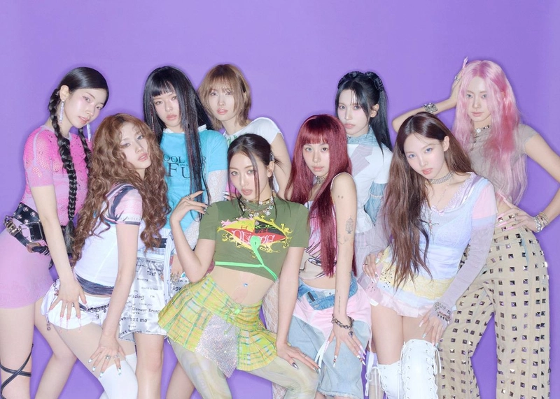 “트와이스, 10년 뒤에도 뜨거운 무대”…‘THIS IS FOR’로 음반 차트 정복→원스와 환호의 컴백 / JYP엔터테인먼트