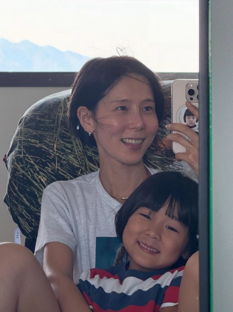 “행복이 방울방울”…김나영, 미소 속 여름날→포근한 엄마의 온기 / 방송인 김나영 인스타그램