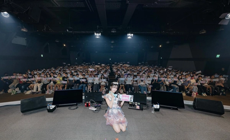 “보고 또 봐도 그리운 얼굴”…규빈, 1주년 대만 무대→감동 물결 / 가수 규빈 인스타그램